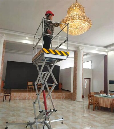 便攜(xie)式鋁(lü)合金(jin)升降(jiang)平台(tai)8