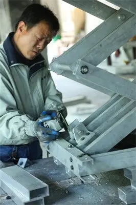 便攜(xie)式鋁(lü)合金(jin)升降(jiang)平台(tai)