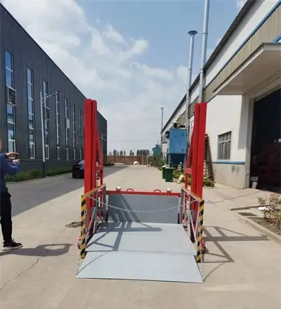 移動(dong)裝卸(xie)貨平(ping)台
